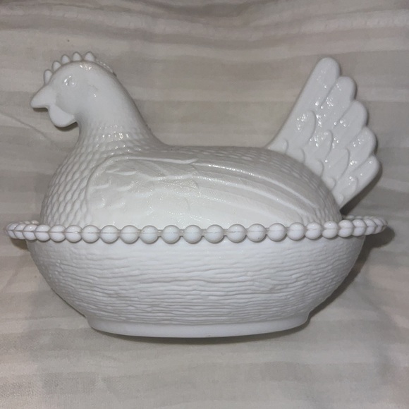 1960's Vtg Indiana Glass Nesting Hen Hen on Nest Covered Chicken dish Milk Glass - Picture 4 of 8
